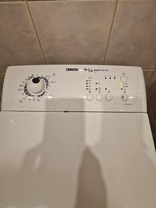 Pesumasin Zanussi Easyiron A+ ZWQ35105 (2 foto / 5)