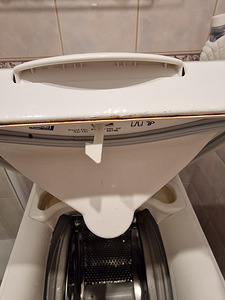 Pesumasin Zanussi Easyiron A+ ZWQ35105 (3 foto / 5)