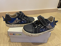 Продаются детские кроссовки Geox, размер 25