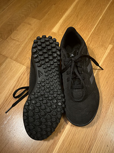 Бутсы и щитки (3 фото из 6)