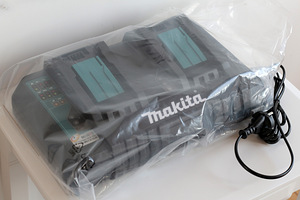 Makita kiirlaadija DC18RD (2 akule) (2 foto / 2)
