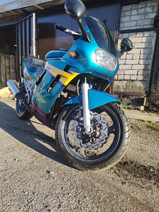 Suzuki GSX 600F (1 foto / 4)