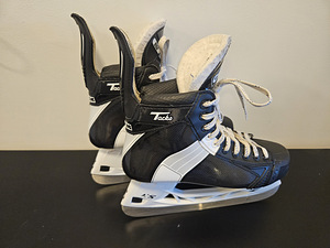 CCM Tacks 652 hokiuisud 8.5/44 (1 foto / 4)