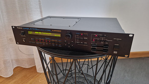 Müüa ROLAND JV-1080 (2 foto / 2)