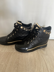 Naiste kingad guess (1 foto / 4)