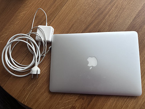 MacBook air 13 (2015a) (3 фото из 4)