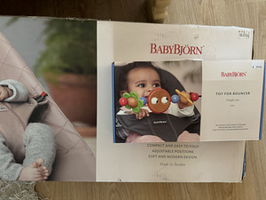 Babybjörn lamamistool Bliss + игрушка (4 фото из 4)
