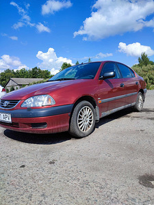Toyota avensis (2 foto / 6)