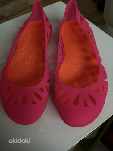 Crocs обувь размер 7W или 38