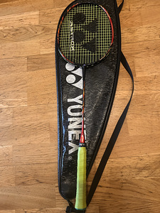 Sulgpalli reket Yonex Astrox 99 Pro (1 foto / 4)