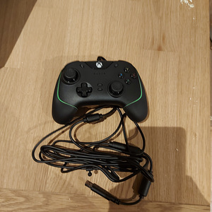 Пульт дистанционного управления Razer Wolverine v2 (1 фото из 4)