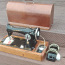Старая швейная машина с мотором (фото #1)