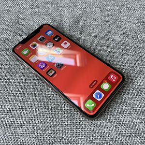iPhone XS 64GB Gold (1 foto / 3)
