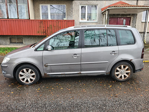 VW Touran (8 foto / 15)