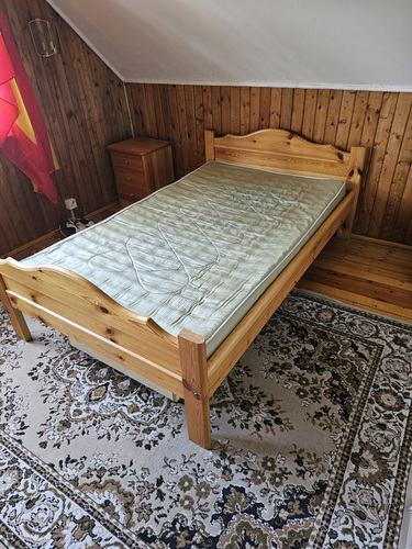 Кровать с матрасом