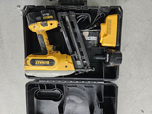 Гвоздезабивной пистолет Dewalt