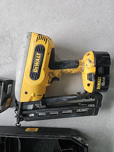 Dewalt naelpüstol (3 foto / 4)