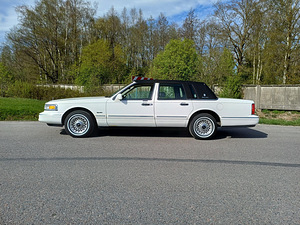 1997 Lincoln Town Car Signature Series (7 foto / 11)