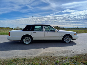 1997 Lincoln Town Car Signature Series (4 foto / 11)