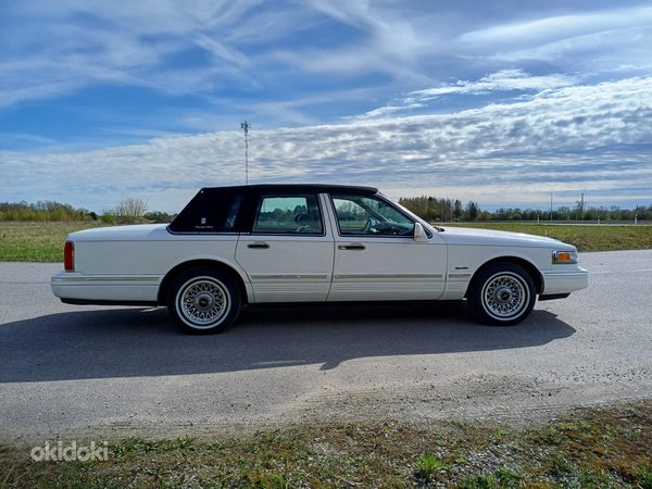 1997 Lincoln Town Car Signature Series (фото #3)