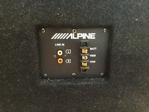 Alpine V-Power Subwoofer 700W (5 foto / 5)