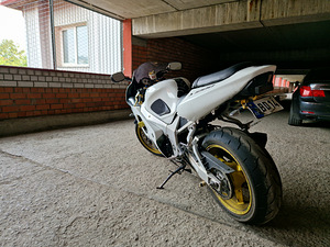 Suzuki GSX-R 1000 (5 foto / 6)