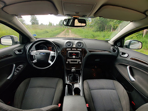 Ford Mondeo Ghia (11 foto / 14)