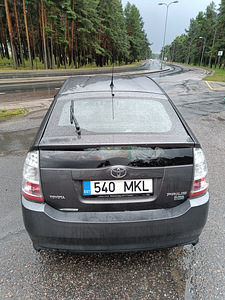 Toyota Prius 20 Hybrid 2007 (3 foto / 11)