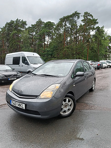 Toyota Prius 20 Hybrid 2007 (6 foto / 11)