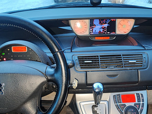 Peugeot 807 Premium pack 2.0 HDI 120kW 7 kohta (11 foto / 13)