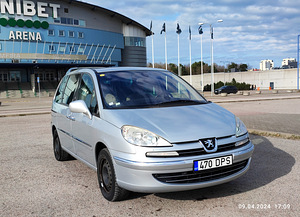 Peugeot 807 Premium pack 2.0 HDI 120kW 7 kohta (1 foto / 12)