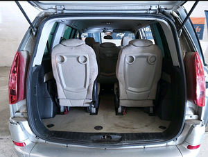 Peugeot 807 Premium pack 2.0 HDI 120kW 7 kohta (6 foto / 12)