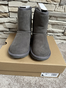 Müüa uued laste UGG Classic II talvesaapad s.31 (3 foto / 9)
