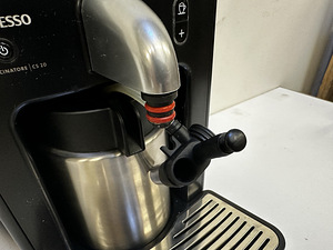 Piimavahusti CS20 Nespresso PRO (3 foto / 10)