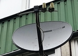 Satelliitantenni 80cm+ 6 LNB (1 foto / 4)