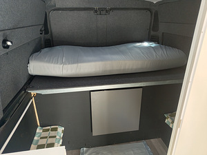 Elamiseks kohandatud kaubik Peugeot Boxer (9 foto / 9)