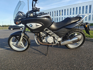 BMW F650CS 2003 (2 foto / 9)