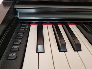 Digiklaver Yamaha Arius YDP-143 (2 foto / 4)