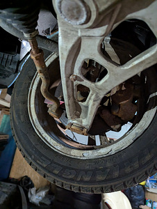 BMW 323ci turbo tervikuna varuosadeks (10 foto / 10)