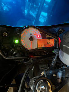 SUZUKI GSX-R 600 85 KW 2002a (7 foto / 7)