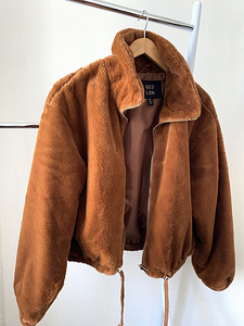 Faux fur jacket (2 foto / 2)
