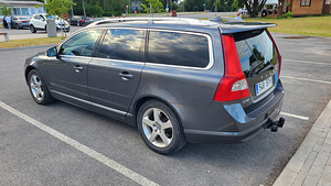 Volvo V70 Summum (3 foto / 8)
