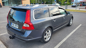 Volvo V70 Summum (5 foto / 8)