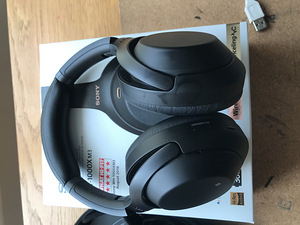 Sony WH-1000Xm4 (1 foto / 3)