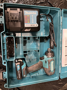 Makita akutrell (1 foto / 2)
