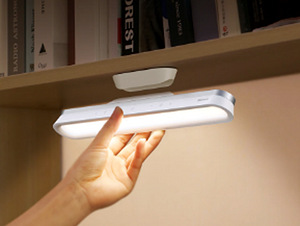 Baseus Magnetic Stepless Dimming Charging Desk Lamp (7 foto / 7)