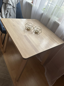 Обеденный стол из массива дерева ikea (2 фото из 3)