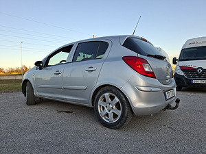 Opel Corsa D (2 фото из 10)