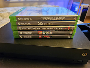 Xbox One X 1 Tb + 5 игр. (4 фото из 4)