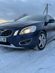 Volvo v60 (1 фото из 9)